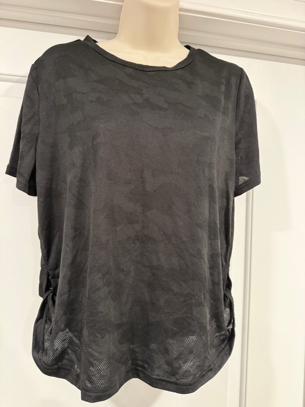 Black Women’s Camo Short Sleeve Mesh Tee
